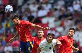 赛前梅州球迷晒多幅Tifo，致敬投资人魏晋平与梅州全体队员